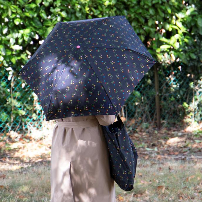 totes ECO-BRELLA® & Matching Bag in Bag Umbrella Shopper Navy Fowers (3 Section) Extra Image 6